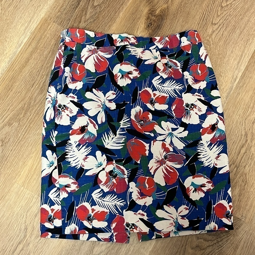 J Crew The Basketweave Pencil Skirt Size 4 Blue Red Floral Print